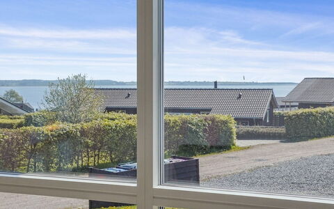 Tenaya - 200M from the Sea: Woongebied, Dak, Voorstad, Oprit, Landgoed, Schoorsteen