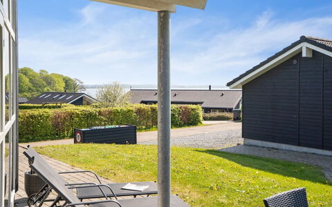 Tenaya - 200M from the Sea: Woongebied, Dak, Voorstad, Oprit, Landgoed, Schoorsteen