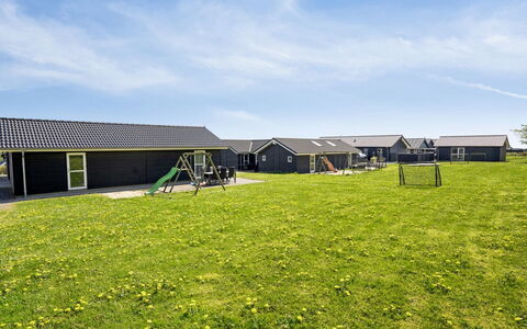 Tenaya - 200M from the Sea: Woongebied, Dak, Voorstad, Oprit, Landgoed, Schoorsteen