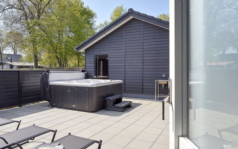 Helina - 180M from the Sea: Blauw, Struik, Verblijf, Groundcover, Tuin, Landgoed, Schaduw, Landscaping, Boerderij, Eco Hotel