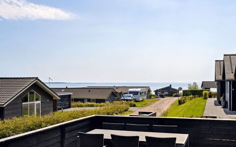 Helina - 180M from the Sea: Blauw, Struik, Verblijf, Groundcover, Tuin, Landgoed, Schaduw, Landscaping, Boerderij, Eco Hotel