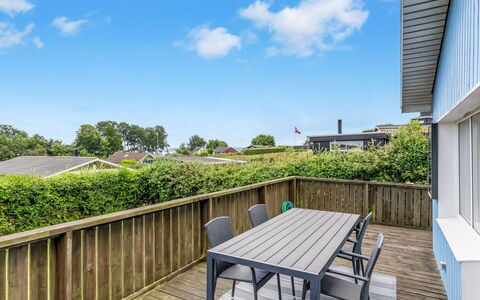 Gülbahar - 300M from the Sea: Dek, Balkon, Plank, Veranda, Schaduw, Tuin, Hardwood, Landgoed, Hek, Landscaping