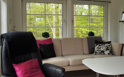 Rigmor - 300M from the Sea: Blauw, Struik, Verblijf, Groundcover, Tuin, Landgoed, Schaduw, Landscaping, Boerderij, Eco Hotel