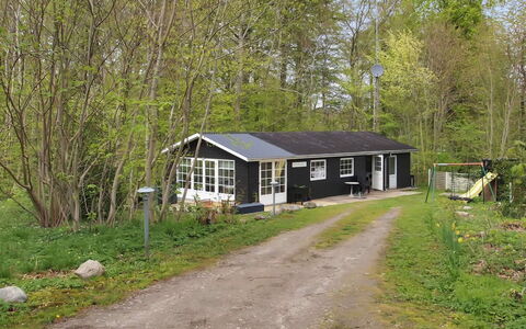 Rigmor - 300M from the Sea: Blauw, Struik, Verblijf, Groundcover, Tuin, Landgoed, Schaduw, Landscaping, Boerderij, Eco Hotel