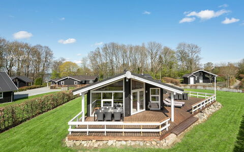 Enja - 150M from the Sea: Meubilair, Interieur Ontwerp, Flooring, Hout, Verdieping, Plafond, Houten Vloer, Stoel, Tafel, Verlichting