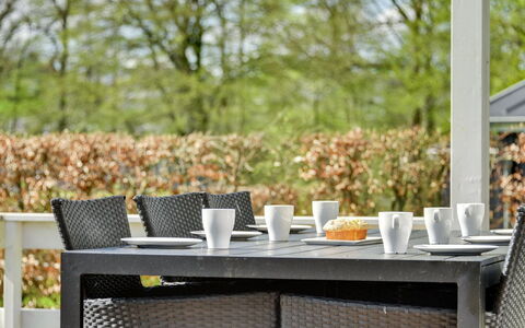 Enja - 150M from the Sea: Meubilair, Interieur Ontwerp, Flooring, Hout, Verdieping, Plafond, Houten Vloer, Stoel, Tafel, Verlichting