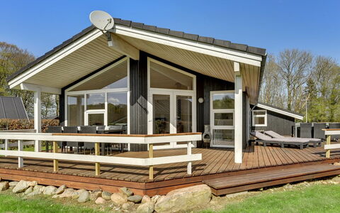 Enja - 150M from the Sea: Meubilair, Interieur Ontwerp, Flooring, Hout, Verdieping, Plafond, Houten Vloer, Stoel, Tafel, Verlichting