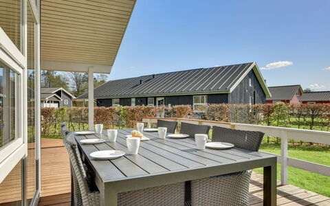 Enja - 150M from the Sea: Meubilair, Interieur Ontwerp, Flooring, Hout, Verdieping, Plafond, Houten Vloer, Stoel, Tafel, Verlichting