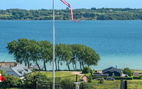 Jenvold - 300M to the Fjord: Dak, Huis, Land Lot, Huis, Verblijf, Landgoed, Garden Gebouwen, Schaduw, Blokhut, Landscaping