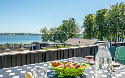 Jenvold - 300M to the Fjord: Dak, Huis, Land Lot, Huis, Verblijf, Landgoed, Garden Gebouwen, Schaduw, Blokhut, Landscaping