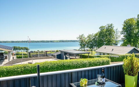 Jenvold - 300M to the Fjord: Dak, Huis, Land Lot, Huis, Verblijf, Landgoed, Garden Gebouwen, Schaduw, Blokhut, Landscaping