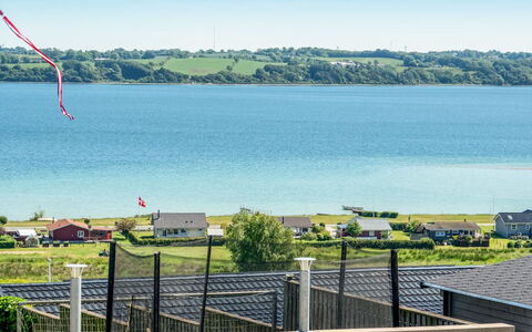 Jenvold - 300M to the Fjord: Dak, Huis, Land Lot, Huis, Verblijf, Landgoed, Garden Gebouwen, Schaduw, Blokhut, Landscaping