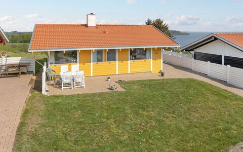 Alya - 200M from the Sea: Blauw, Struik, Verblijf, Groundcover, Tuin, Landgoed, Schaduw, Landscaping, Boerderij, Eco Hotel