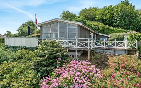 Haraldina - 350M to the Fjord: Meubilair, Interieur Ontwerp, Flooring, Hout, Verdieping, Plafond, Houten Vloer, Stoel, Tafel, Verlichting