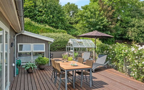 Haraldina - 350M to the Fjord: Meubilair, Interieur Ontwerp, Flooring, Hout, Verdieping, Plafond, Houten Vloer, Stoel, Tafel, Verlichting