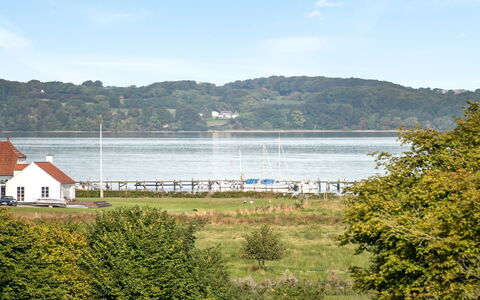 Rosa - 300M from the Sea: Hout, Dak, Architectuur, Huis, Huis, Verblijf, Siding, Hardwood, Helling, Landgoed