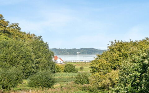 Rosa - 300M from the Sea: Hout, Dak, Architectuur, Huis, Huis, Verblijf, Siding, Hardwood, Helling, Landgoed