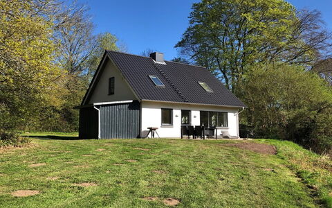 Rosa - 300M from the Sea: Hout, Dak, Architectuur, Huis, Huis, Verblijf, Siding, Hardwood, Helling, Landgoed