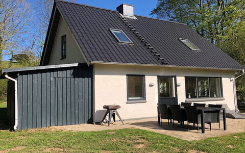 Rosa - 300M from the Sea: Hout, Dak, Architectuur, Huis, Huis, Verblijf, Siding, Hardwood, Helling, Landgoed
