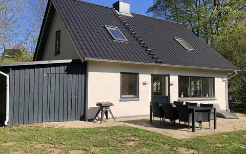 Rosa - 300M from the Sea: Hout, Dak, Architectuur, Huis, Huis, Verblijf, Siding, Hardwood, Helling, Landgoed