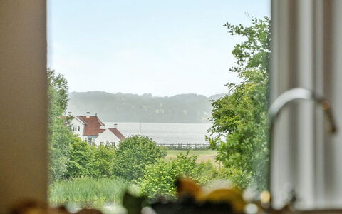 Rosa - 300M from the Sea: Hout, Dak, Architectuur, Huis, Huis, Verblijf, Siding, Hardwood, Helling, Landgoed