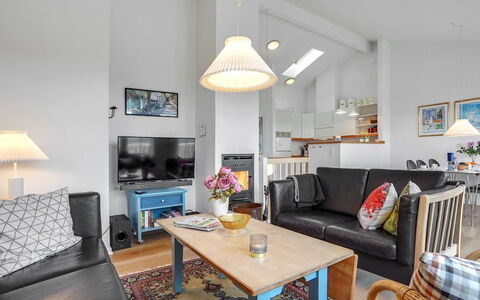 Marga - 400M from the Sea: Dak, Huis, Huis, Verblijf, Deur, Siding, Dek, Veranda, Plank, Hardwood