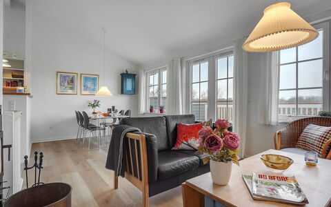 Marga - 400M from the Sea: Dak, Huis, Huis, Verblijf, Deur, Siding, Dek, Veranda, Plank, Hardwood