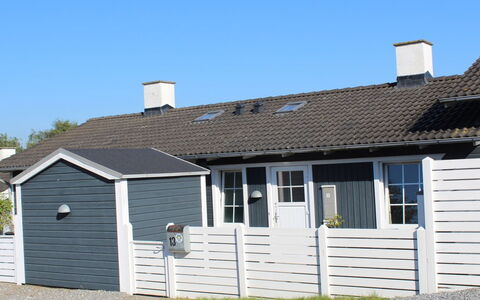 Marga - 400M from the Sea: Dak, Huis, Huis, Verblijf, Deur, Siding, Dek, Veranda, Plank, Hardwood