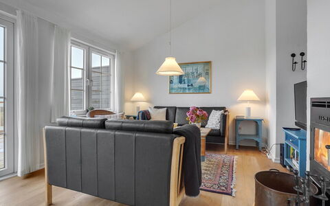 Marga - 400M from the Sea: Dak, Huis, Huis, Verblijf, Deur, Siding, Dek, Veranda, Plank, Hardwood