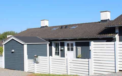 Marga - 400M from the Sea: Dak, Huis, Huis, Verblijf, Deur, Siding, Dek, Veranda, Plank, Hardwood