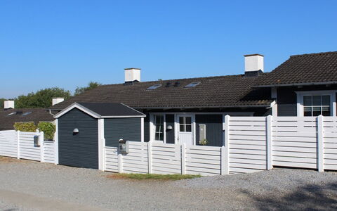 Marga - 400M from the Sea: Dak, Huis, Huis, Verblijf, Deur, Siding, Dek, Veranda, Plank, Hardwood