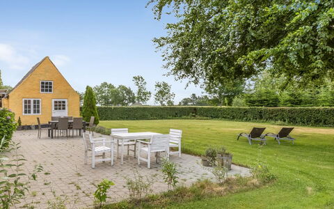 Ilsa - 9.8Km from the Sea: Gras, Struik, Land Lot, Huis, Verblijf, Huis, Tuin, Landgoed, Gazon, Boerderij