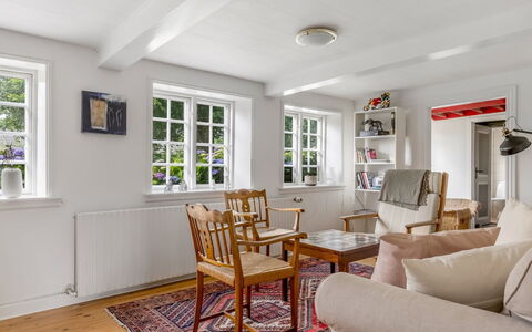 Ilsa - 9.8Km from the Sea: Interieur Ontwerp, Meubilair, Flooring, Muur, Verdieping, Hout, Plafond, Bankstel, Woonkamer, Kamer