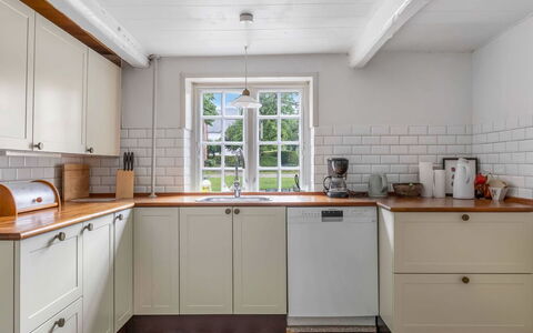 Ilsa - 9.8Km from the Sea: Keuken, Flooring, Cabinetry, Toestel Van De Keuken, Countertop, Interieur Ontwerp, Verdieping, Major Appliance, Lade, Kast