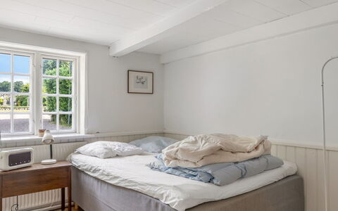 Ilsa - 9.8Km from the Sea: Slaapkamer, Bed, Meubilair, Interieur Ontwerp, Verdieping, Flooring, Linens, Bedding, Laken, Huis