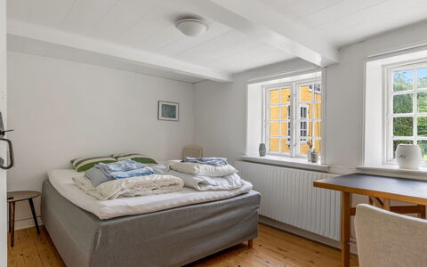 Ilsa - 9.8Km from the Sea: Hout, Interieur Ontwerp, Flooring, Verdieping, Meubilair, Slaapkamer, Bed, Plafond, Huis, Kamer