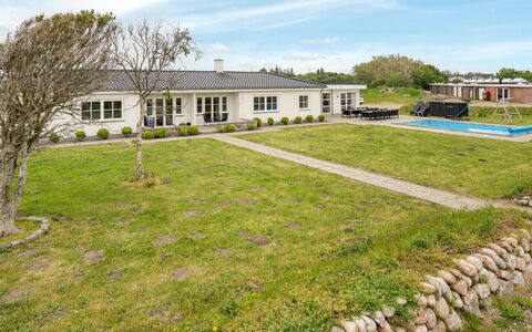 Annagrete - 12Km from the Sea: Woongebied, Dak, Voorstad, Oprit, Landgoed, Schoorsteen