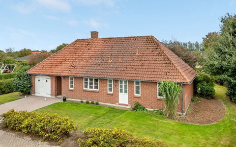 Nita - 24Km from the Sea: Blauw, Struik, Verblijf, Groundcover, Tuin, Landgoed, Schaduw, Landscaping, Boerderij, Eco Hotel