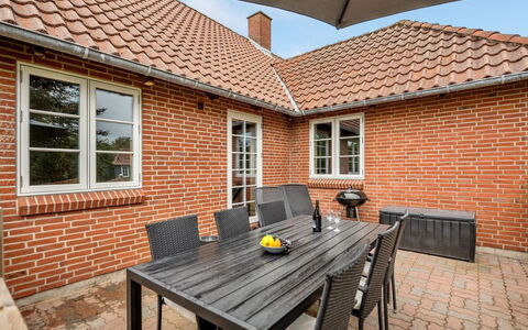 Nita - 24Km from the Sea: Blauw, Struik, Verblijf, Groundcover, Tuin, Landgoed, Schaduw, Landscaping, Boerderij, Eco Hotel