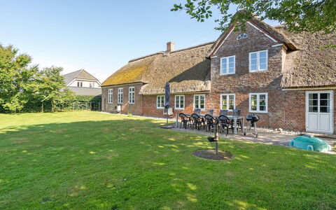 Anje - 16Km from the Sea: Hout, Dak, Architectuur, Huis, Huis, Verblijf, Siding, Hardwood, Helling, Landgoed