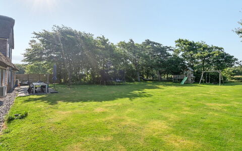 Anje - 16Km from the Sea: Hout, Dak, Architectuur, Huis, Huis, Verblijf, Siding, Hardwood, Helling, Landgoed
