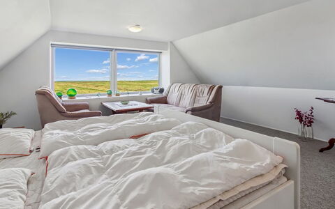 Skarpe: Slaapkamer, Huis, Interieur Ontwerp, Plafond, Bed, Meubilair, Laken, Bedding, Verdieping, Linens