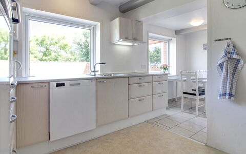 Skarpe: Keuken, Countertop, Interieur Ontwerp, Toestel Van De Keuken, Flooring, Cabinetry, Plafond, Major Appliance, Verdieping, Gootsteen