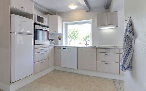 Skarpe: Keuken, Countertop, Toestel Van De Keuken, Interieur Ontwerp, Cabinetry, Flooring, Plafond, Major Appliance, Verdieping, Meubilair