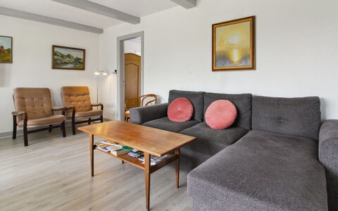 Skarpe: Meubilair, Interieur Ontwerp, Flooring, Bankstel, Verdieping, Hout, Kamer, Tafel, Woonkamer, Plafond