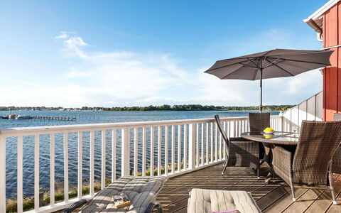 Joar - 5M to the Fjord: Buitenmeubels, Meubilair, Veranda, Dek, Toevlucht, Stoel, Balkon, Eco Hotel, Schaduw, Hardwood