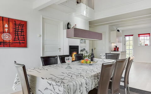Joar - 5M to the Fjord: Meubilair, Interieur Ontwerp, Flooring, Stoel, Hout, Tafel, Keuken En Eettafel, Eetkamer, Verdieping, Plafond