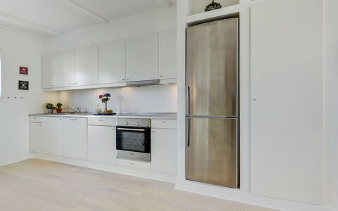 Joar - 5M to the Fjord: Flooring, Keuken, Toestel Van De Keuken, Countertop, Interieur Ontwerp, Hout, Verdieping, Major Appliance, Cabinetry, Meubilair