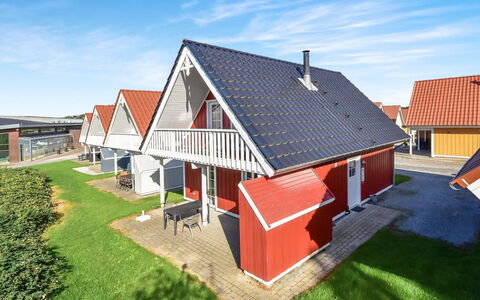 Uffe - 100M to the Fjord: Gebouw, Huis, Venster, Huis, Dak, Woongebied, Struik, Verblijf, Land Lot