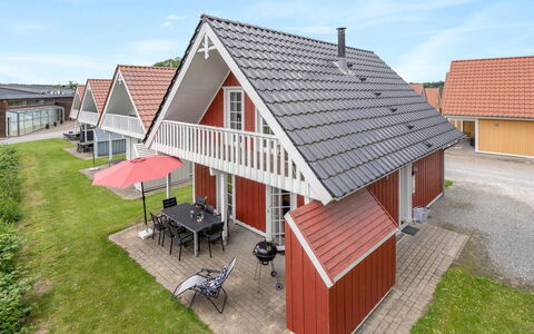 Uffe - 100M to the Fjord: Gebouw, Huis, Venster, Huis, Dak, Woongebied, Struik, Verblijf, Land Lot